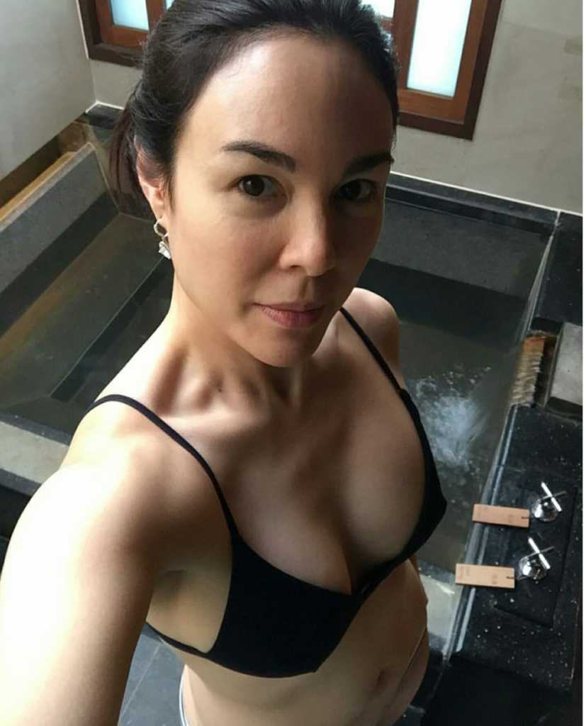 Watch Gretchen Barretto Shows Body Before Taking A Relaxing Hot